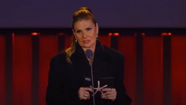 يسرا تعتذر عن عدم حضور جنازة صلاح السعدني لهذا السبب