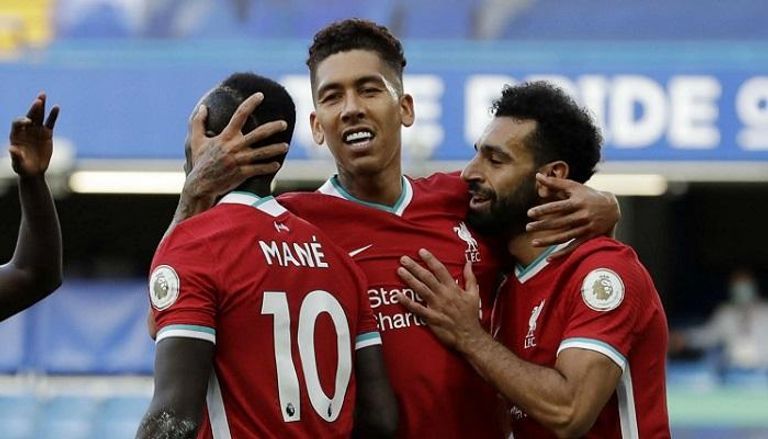 أسطورة الكرة السعودية "يهاجم" محمد صلاح بسبب "فرمينيو"