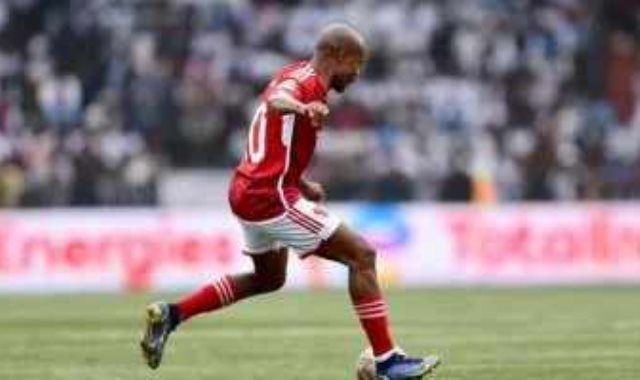 بيرسى تاو يتقدم بالهدف الأول للأهلى فى شباك الإسماعيلى