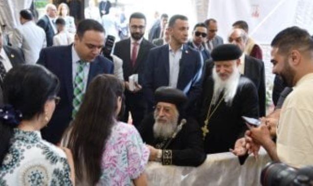 البابا تواضروس الثانى يستقبل المهنئين بعيد القيامة فى الكاتدرائية بالعباسية..صور