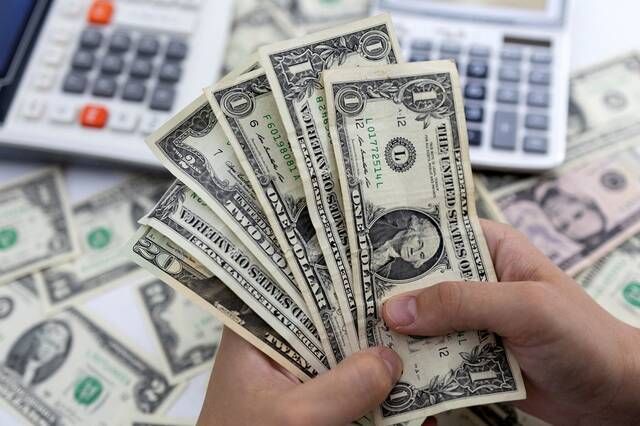 استقرار الدولار قبل صدور بيانات التضخم الأمريكية