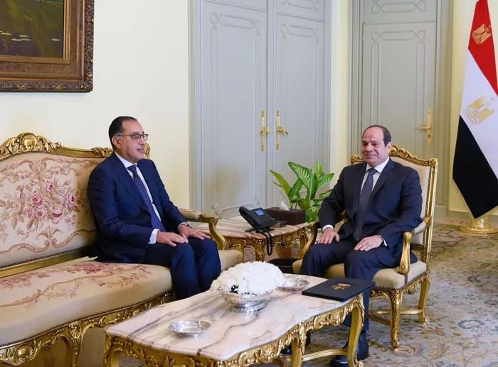 عاجل | الرئيس السيسي يكلف مصطفى مدبولي بتشكيل حكومة جديدة "بعد الاستقالة"