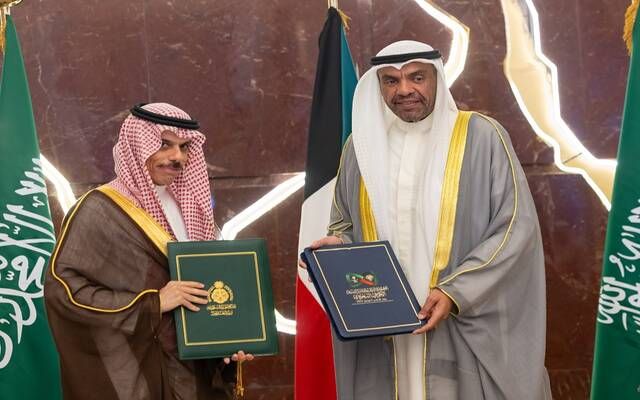 السعودية والكويت تؤكدان سعيهما لوضع رؤية مشتركة لتوثيق التعاون بعدة مجالات
