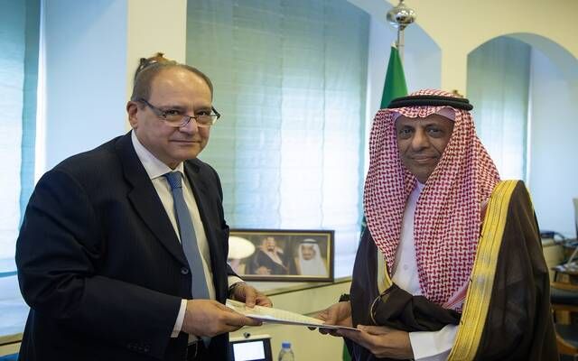 خادم الحرمين الشريفين يتلقى رسالتين من الرئيس المصري وملك الأردن