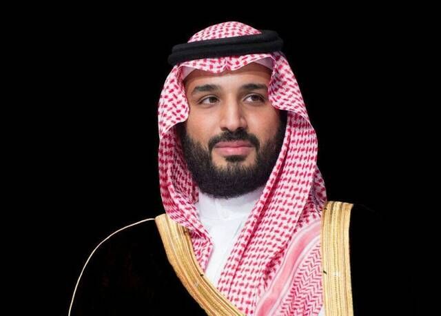 ولي العهد يهنئ صباح خالد الحمد المبارك بمناسبة تعيينه وليًا لعهد الكويت