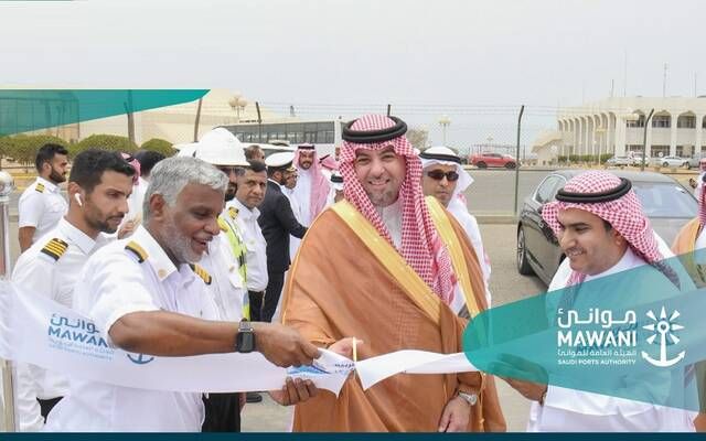 وصول أولى سفن الإرشاد الملاحي ورفع العلم السعودي عليها