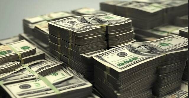 الدولار يتجه لإنهاء خسائر استمرت 5 أسابيع