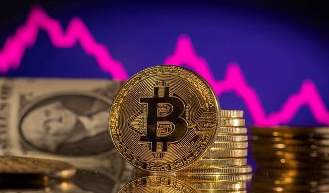 "بيتكوين" يرتفع مقترباً من مستوى الـ 66 ألف دولار