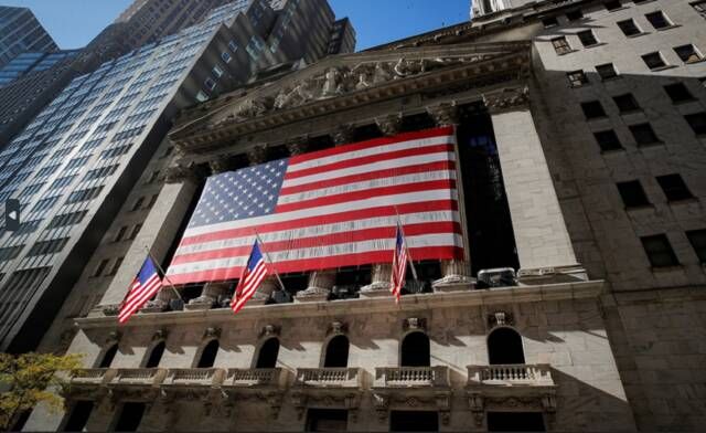انخفاض ثقة المستهلكين الأمريكيين في أكتوبر خلافًا للتوقعات