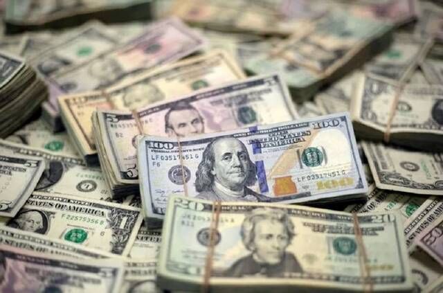 الدولار يتجه لتحقيق مكاسب أسبوعية بدعم توقعات فوز ترامب