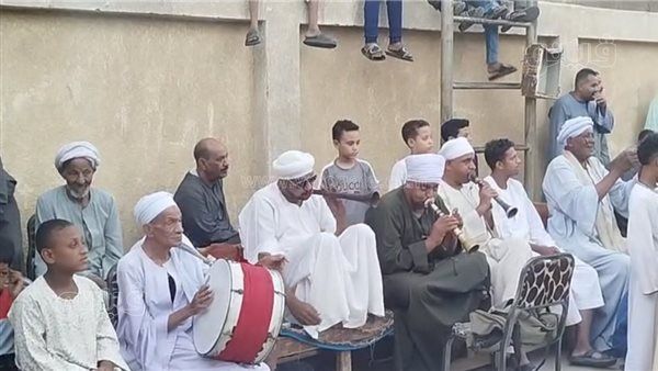كما صورتها جدران معابد الفراعنة، شاهد فن التحطيب في دشنا على أنغام المزمار البلدي