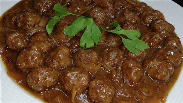 طريقة عمل كرات اللحم بالصوص البنى، أكلة لذيذة وسهلة التحضير