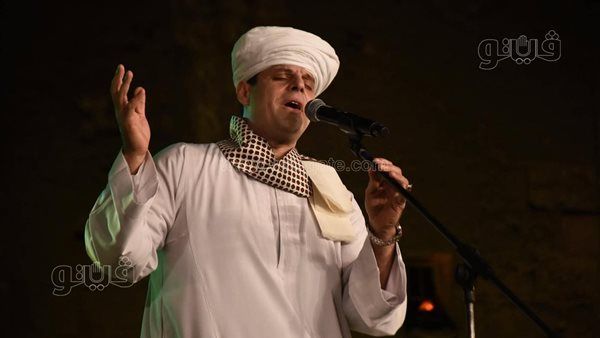 الشيخ محمود التهامي يفتتح حفله مهرجان القلعة بـ«فرط الحب» (فيديو وصور)