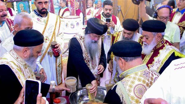الأنبا مارتيروس يطيب رفات القديس حبيب جرجس بكنيسة السيدة العذراء بمهمشة
