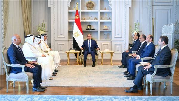 السيسي يقود جهود بناء بيئة جاذبة للاستثمار.. إصلاحات اقتصادية وتشريعية.. تطوير شبكة الطرق والمواني والمطارات والمناطق اللوجستية والمدن الجديدة.. وتذليل العقبات وتقديم الحوافز