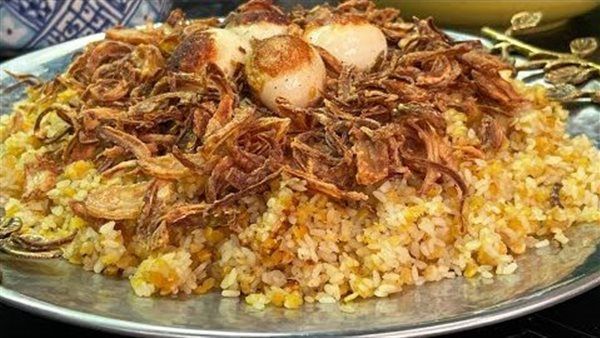 طريقة عمل الكشري الأصفر في المنزل لوجبة غداء سهلة ومشبعة