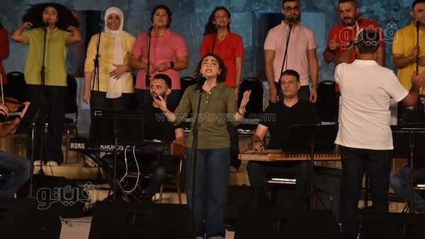 جنة الجندي من فرقة "أيامنا الحلوة" تخطف أنظار جمهور القلعة بـ "لولا الملامة" (صور)