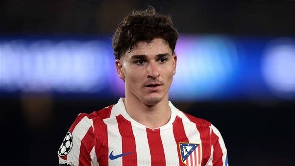 برشلونة يصر على التعاقد مع جوليان ألفاريز رغم تعقد المفاوضات مع أتلتيكو مدريد