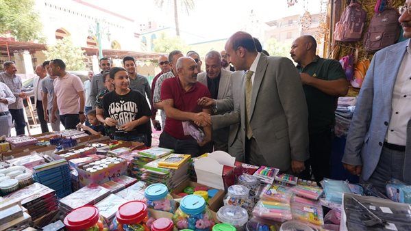 محافظ أسيوط يفتتح معرض "أهلًا مدارس" لتوفير المستلزمات المدرسية بأسعار مخفضة (فيديو)