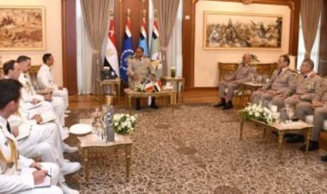 وزير الدفاع ورئيس الأركان يلتقيان رئيس هيئة الأركان العامة للجيوش الفرنسية