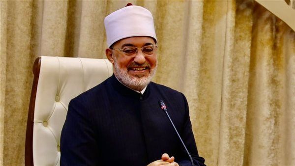 في أول ظهور له بعد العملية الجراحية، المفتي يجتمع بأعضاء لجنة مؤتمر "التحديات الأسرية"