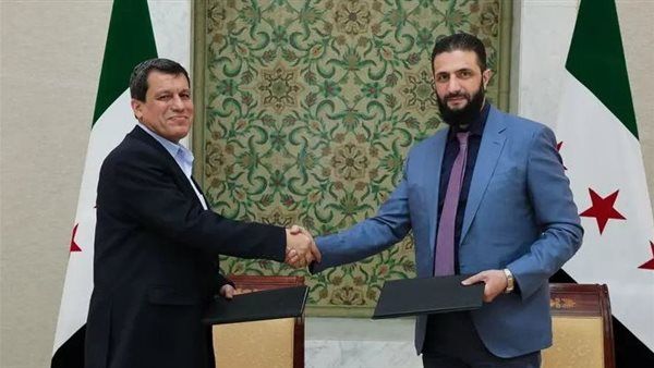 أحمد الشرع يلتقي بمظلوم عبدي بعد إعلان حل قوات سوريا الديمقراطية