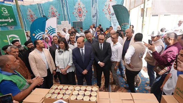 محافظ أسيوط ونبيلة مكرم يتفقدان قافلة "إيد واحدة" لدعم الأسر الأولى بالرعاية (فيديو)