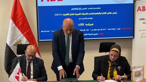 نقل الكهرباء توقع عقدين لتوريد 12 موزعًا لتعزيز كفاءة الشبكة القومية