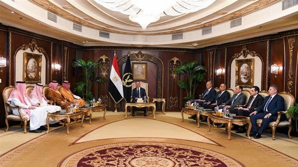 الجريمة تتطور.. ورجل الأمن لازم يتغير.. ماذا وراء لقاء وزير الداخلية ورئيس جامعة نايف؟