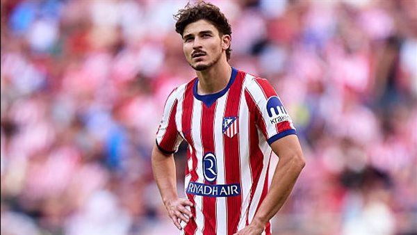 أتلتيكو مدريد يعلن موقفه النهائي من انتقال جوليان ألفاريز إلى برشلونة