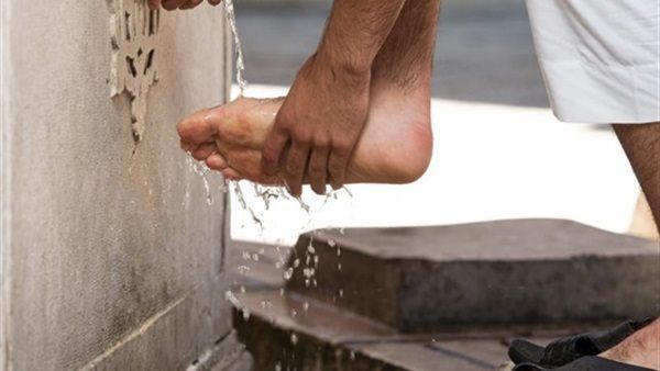 تعرف على آيات القدمين في القرآن الكريم ودلالاتها الـ 6 وأبعادها الفقهية