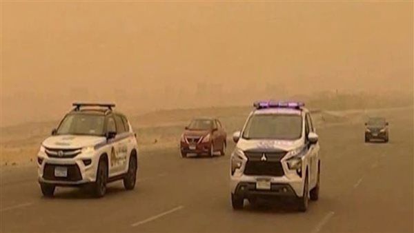 غلق طريق مطروح سيوة في الاتجاهين بسبب الرياح المحملة بالأتربة وانخفاض الرؤية