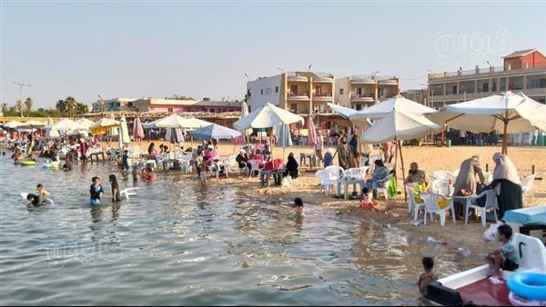 أجواء صيفية مشمسة، إقبال لافت للمصطافين على شواطئ الإسماعيلية وسط إجراءات أمان كاملة (فيديو وصور)