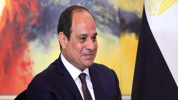 السيسي يوجه بالتعامل مع شكاوى جودة الخدمات في المطارات المصرية بجدية وسرعة لتعزيز ثقة المسافرين