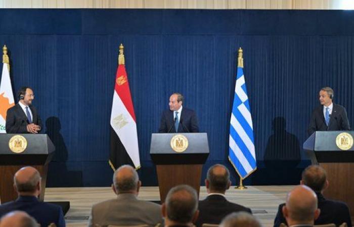 10 صور ترصد تفاصيل يوم مصري قبرصي يوناني بمدينة العلمين