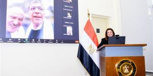 وزيرة
      الهجرة
      للجاليات
      المصرية:
      فخورة
      بيكم
      لأنكم
      قدمتم
      صورة
      مشرفة
      أمام
      العالم
