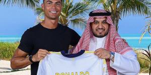 رونالدو
      يمدد
      عقده
      مع
      النصر
      السعودي
      حتى
      2027