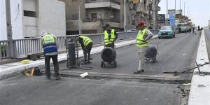 استكمال تنفيذ الأعمال النهائية للفواصل المعدنية بكوبري دمنهور العلوي لإعادة فتحه مساء اليوم