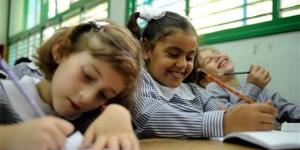 وصفة طبيعية لتنعيم شعر الفتيات الصغيرات قبل المدرسة