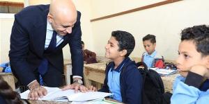 وزير التعليم يستعرض التجربة المصرية في خفض كثافات الفصول وسد العجز بمعلمي المواد الأساسية