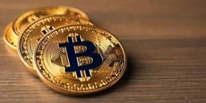البيتكوين تواصل خسائرها وتهبط قرب 78 ألف دولار