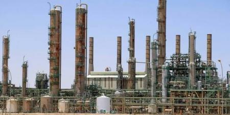 ليبيا
      تستهدف
      زيادة
      إنتاجها
      النفطي
      إلى
      1.6
      مليون
      برميل
      يوميًا