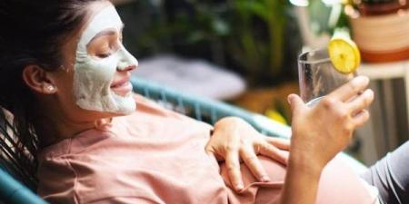 العناية بالبشرة من الطبيعة أثناء الحمل مع ارتفاع الحرارة والرطوبة