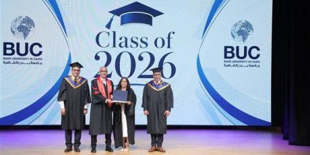 بعد إحالة الواقعة للتحقيق، فيديو يوضح احتفال طالبة جامعة بدر بحفل التخرج