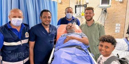 والد طفل الإسعاف يغادر مستشفى جامعة بني سويف بعد تحسن حالته الصحية
