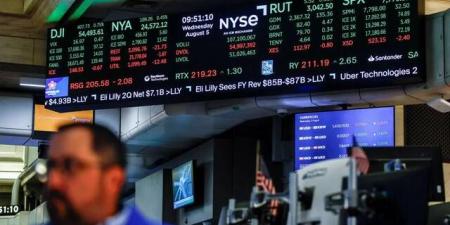 استقرار الأسهم العالمية وتراجع الذهب وسط ترقب بيانات التضخم