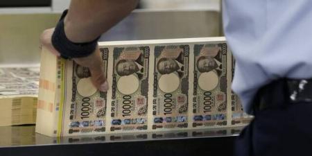 الين يقفز لأعلى مستوياته بسبعة أشهر بدعم توقعات التشديد النقدي