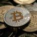 بيتكوين تتراجع دون 80 ألف دولار تحت ضغط بيانات الوظائف