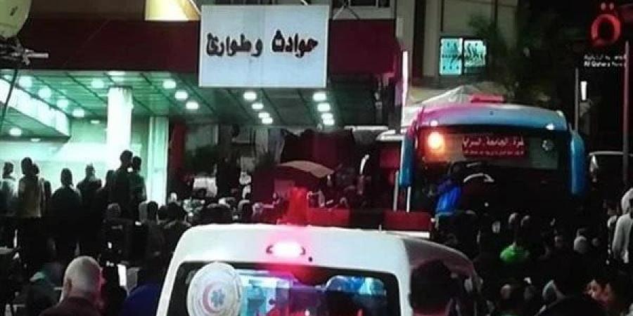 نقل
      مصابي
      قصف
      الاحتلال
      الإسرائيلي
      إلى
      مستشفى
      ناصر
      بخان
      يونس