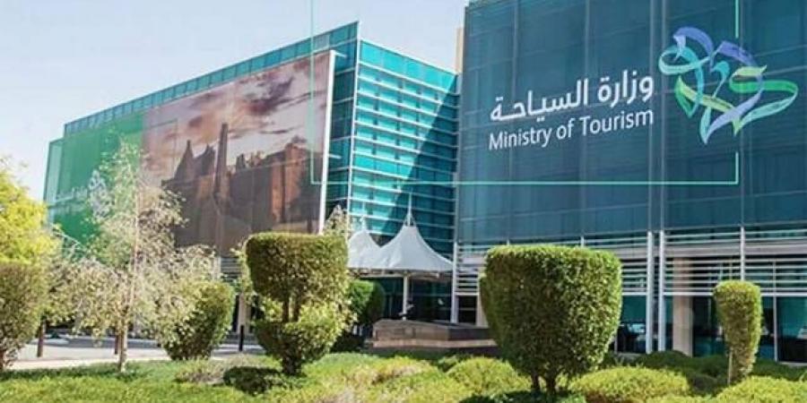 وزارة
      السياحة
      تغلق
      283
      منشأة
      مخالفة
      في
      مكة
      المكرمة